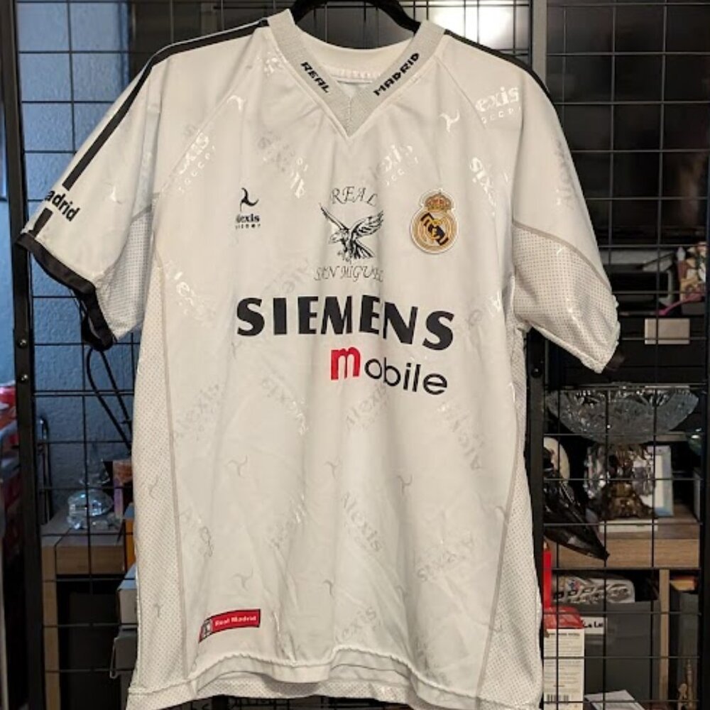 M1 2009-2010 REAL MADRID #4 Fernando w/ Official Club Crest